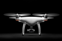 DJI Phantom 4 - dron, który sam ominie przeszkody [wideo]